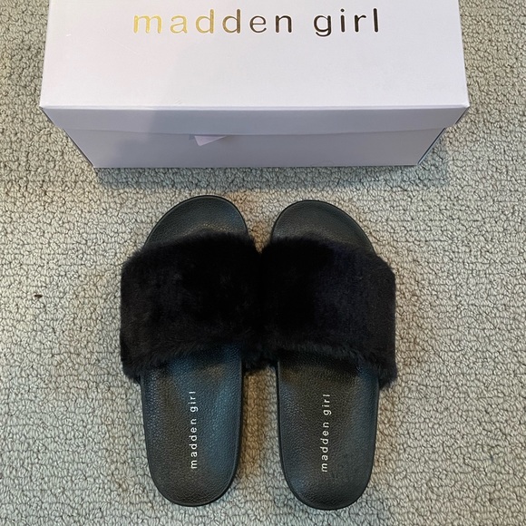 Madden Girl Shoes - NWT Madden Girl “Fancy Faux Fur Slides”